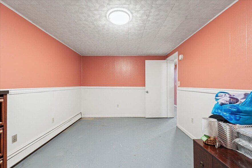 More Photos Of 1019 College Rd, Fairbanks Flex For Sale