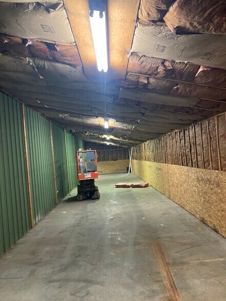 More Photos Of 25494 Industrial Park Rd, Ardmore Manufacturing For Lease