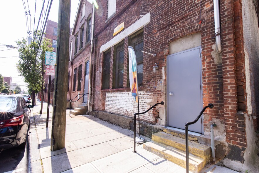 More Photos Of 540 39th St, Union City Warehouse For Lease