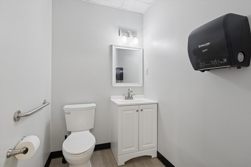 More Photos Of 10501 Academy Rd, Philadelphia Medical For Sale