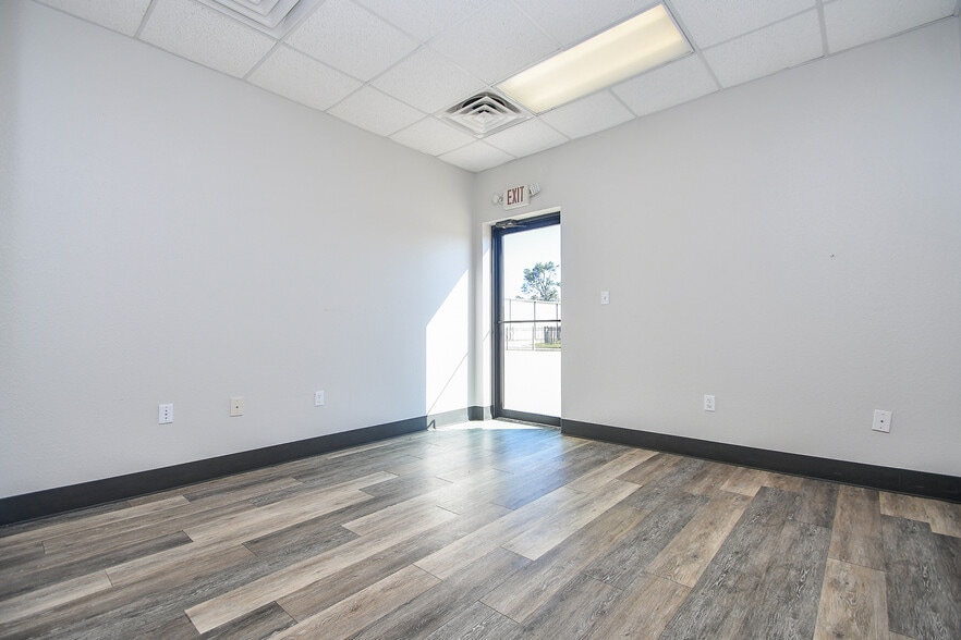More Photos Of 21621 Rhodes Rd, Spring Warehouse For Lease