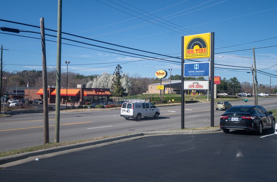 More Photos Of 416-424 N Madison Blvd, Roxboro General Retail For Lease