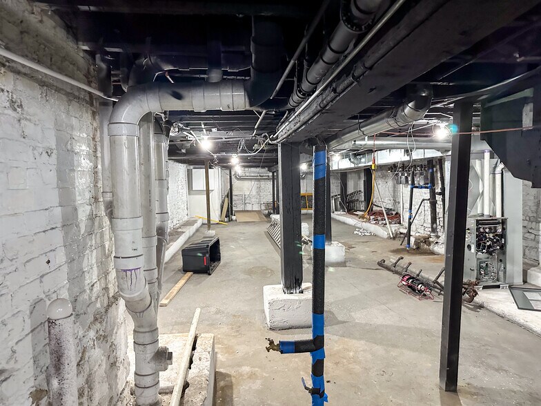 More Photos Of 8714 S Commercial Ave, Chicago Multifamily For Lease