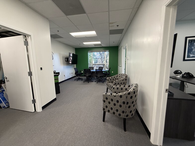 More Photos Of 308 W Rosemary St, Chapel Hill Office For Lease