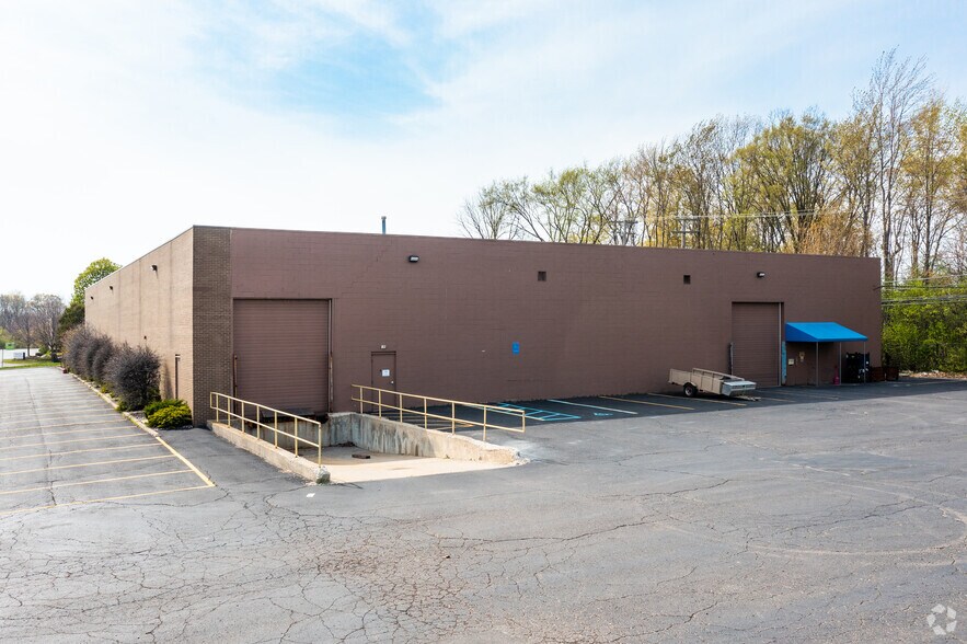 More Photos Of 37900 Interchange Drive, Farmington Hills Warehouse For Lease