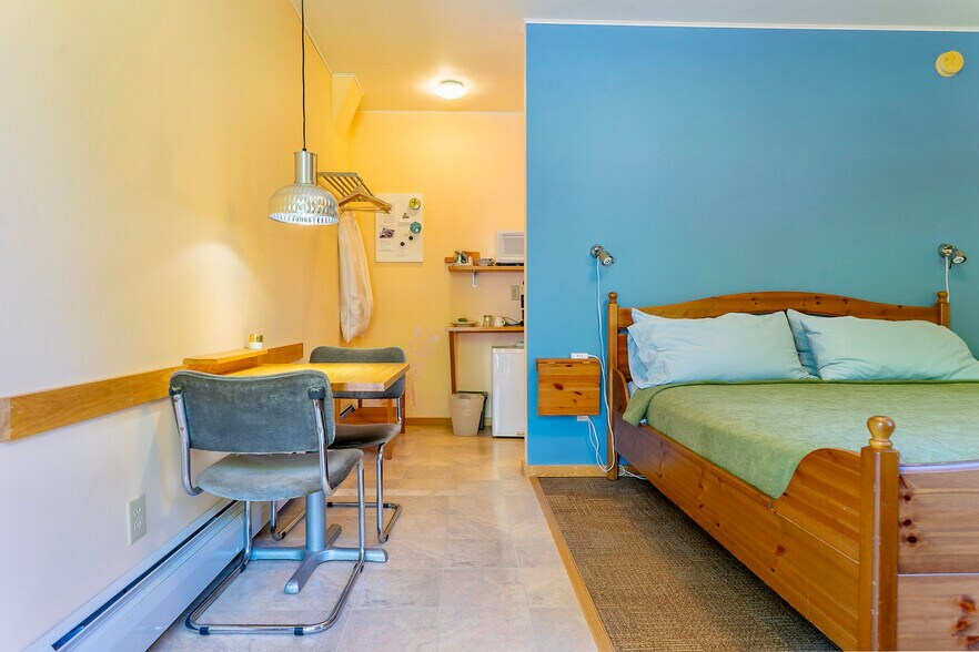 More Photos Of 5355 NY-212 Rt, Mount Tremper Hotel For Sale