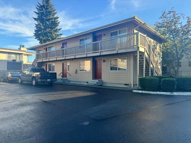 Primary Photo Of 109 W Casino Rd, Everett Apartments For Sale