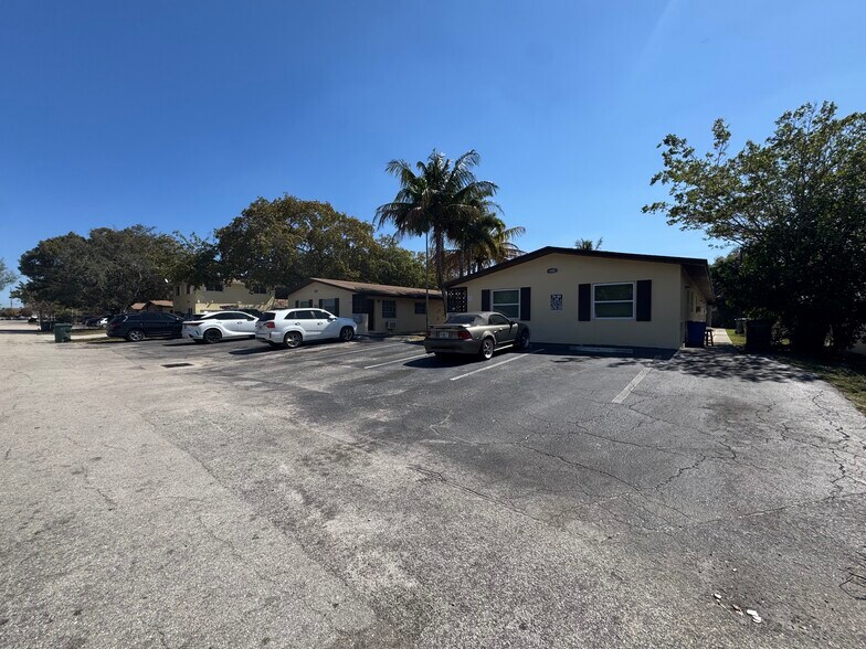 More Photos Of 146-148 NW 40th Ct, Fort Lauderdale Apartments For Sale