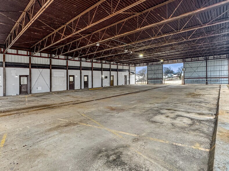More Photos Of 313 Franklin Ave, Union Light Distribution For Sale