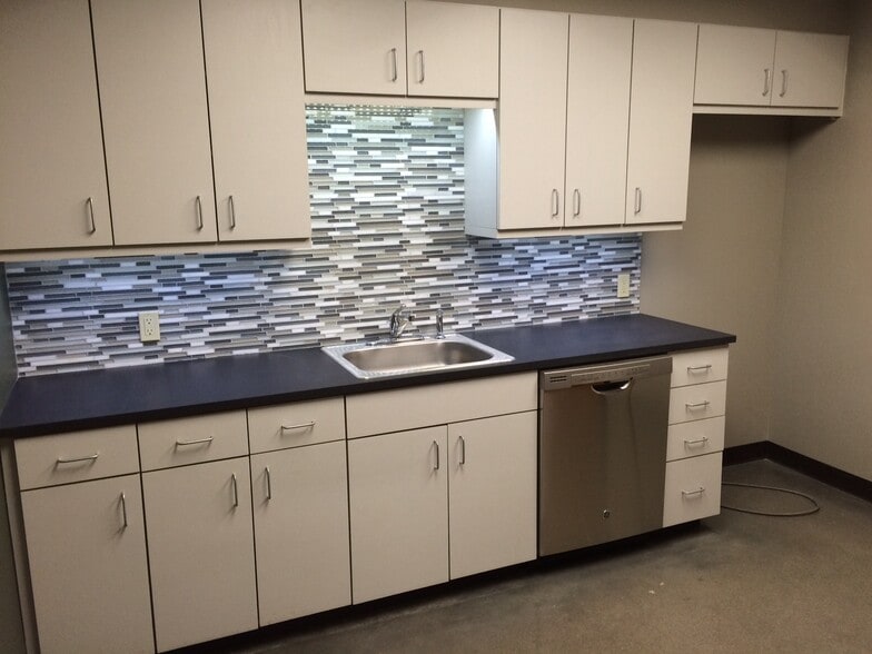 More Photos Of 537 S Victor Ave, Tulsa Office For Lease
