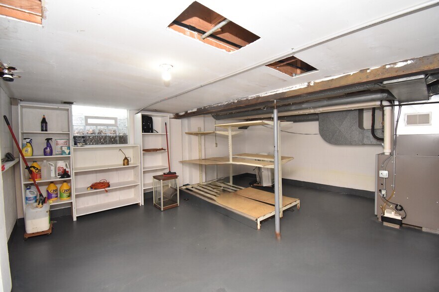 More Photos Of 132 N Main St, Hubbard Freestanding For Sale