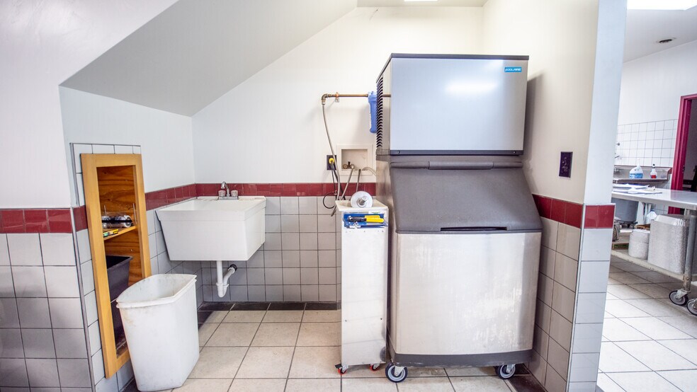 More Photos Of 29 Angel Dr, Leechburg Refrigeration Cold Storage For Sale