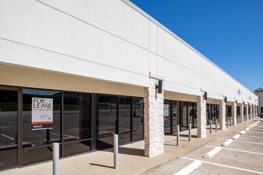 More Photos Of 2817 Alta Mere Dr, Fort Worth General Retail For Lease