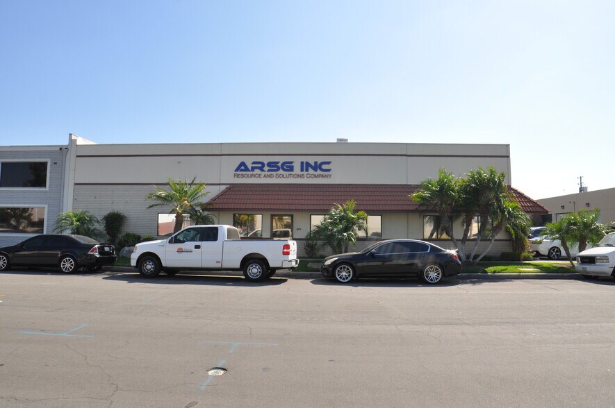 More Photos Of 3870 E Eagle Dr, Anaheim Flex For Lease