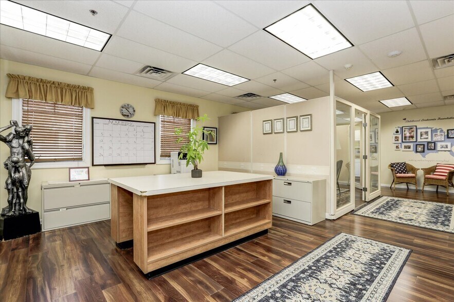 More Photos Of 807 Mantoloking Rd, Brick Office For Sale