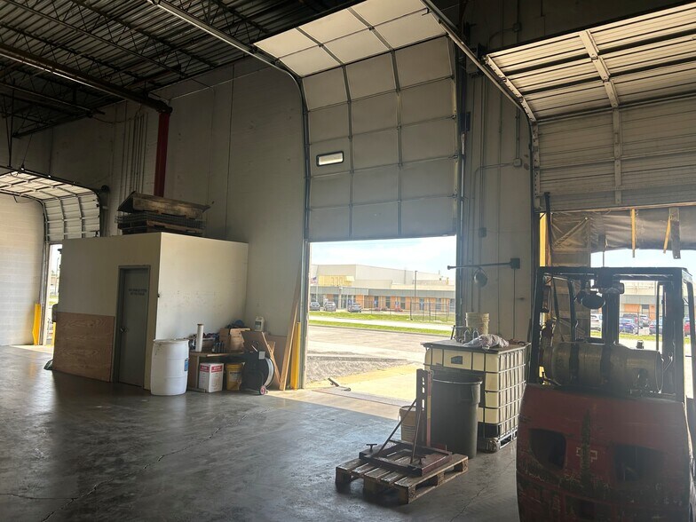 More Photos Of 8921-8957 Frost Ave, Saint Louis Distribution For Lease