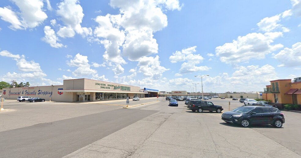 More Photos Of 822 W McKinley Ave, Mishawaka Storefront For Sale