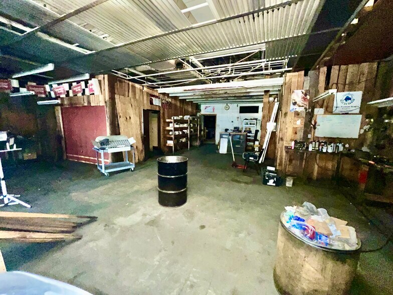 More Photos Of 824 20th St, Huntington General Retail For Sale