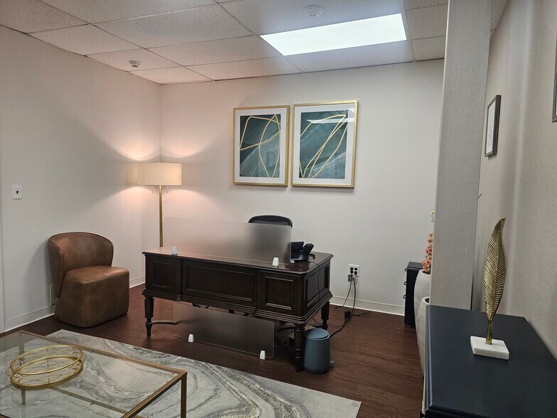 More Photos Of 400 W Main St, Babylon Medical For Lease