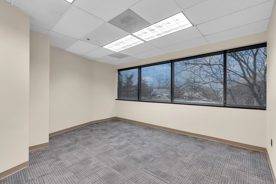 More Photos Of 1433 Hooper Ave, Toms River Office For Lease