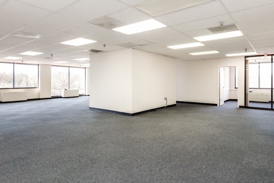 More Photos Of 6910 Richmond Hwy, Alexandria Office For Lease