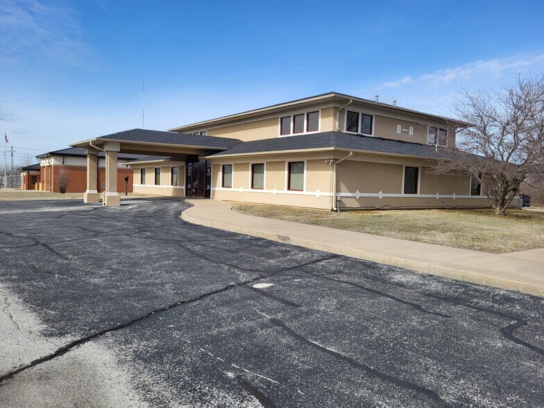 Primary Photo Of 2709 W 13th St, Joplin Medical For Sale
