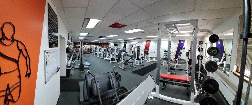 More Photos Of 7103 Chancellor Dr, Cedar Falls Office For Lease