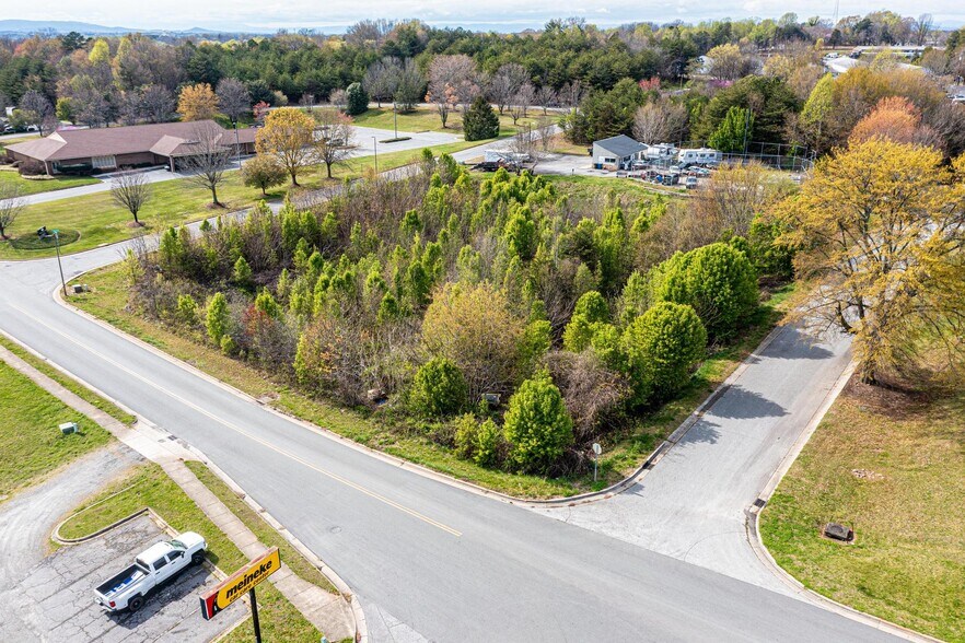 More Photos Of 1043 11th Blvd SE ave, Hickory Land For Sale