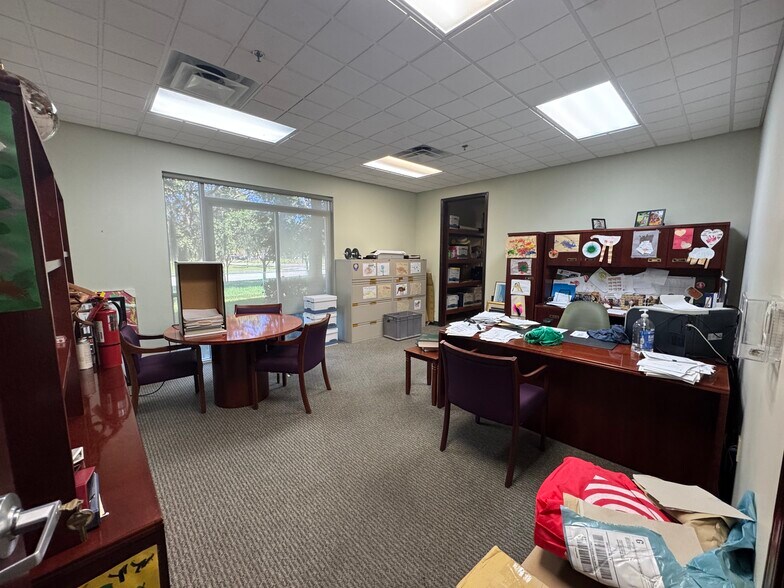 More Photos Of 6420 Hazeltine National Dr, Orlando Manufacturing For Sale