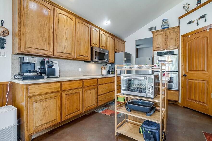 More Photos Of 6212 FM 933, Blum Warehouse For Sale