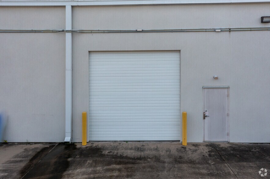 More Photos Of 20302 Park Row, Katy Light Distribution For Lease