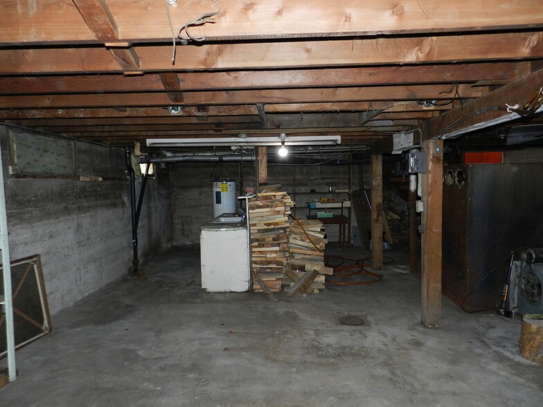 More Photos Of 104 Challis St, Salmon Warehouse For Sale