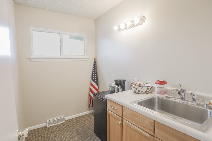 More Photos Of 1020 S Townsend Ave, Montrose Storefront Retail Office For Sale
