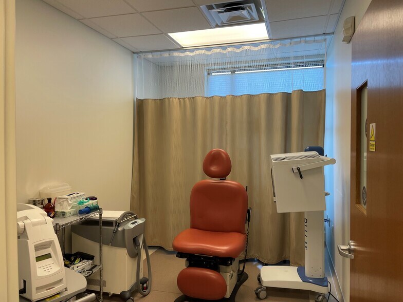 More Photos Of 600-604 Morrison Rd, Gahanna Medical For Lease