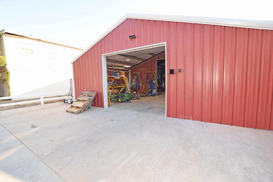 More Photos Of 327 SE Loop 338, Odessa Flex For Lease