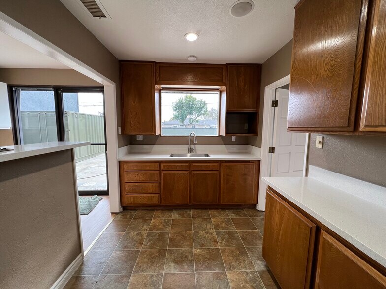 More Photos Of 4652 Katella Ave, Los Alamitos Office For Lease