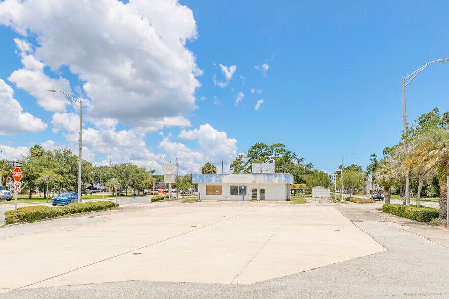 More Photos Of 1220 S Washington Ave, Titusville Convenience Store For Lease
