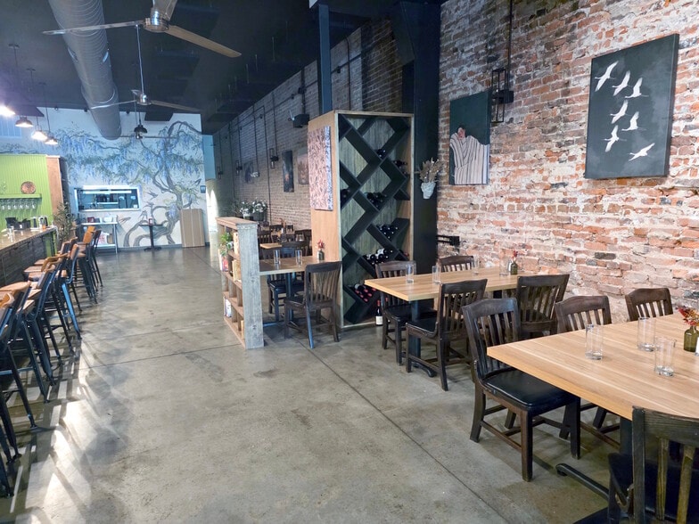More Photos Of 425 N Main St, Hendersonville Restaurant For Sale