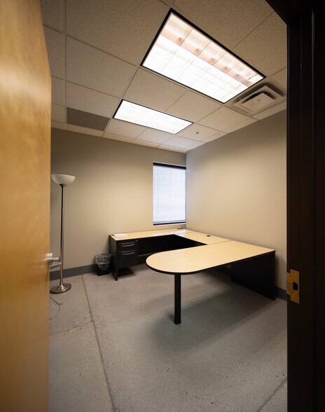 More Photos Of 6586 S Kenton St, Centennial Showroom For Lease