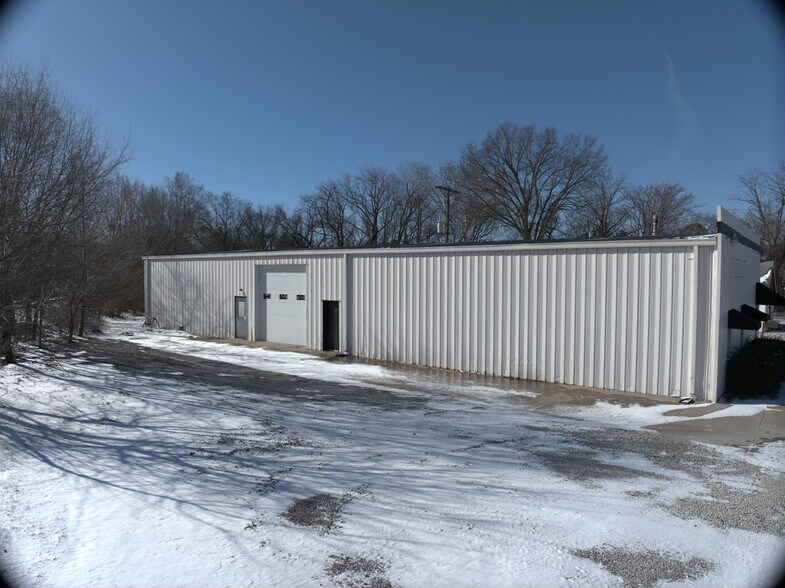 More Photos Of 101 W Shrader St, Liberty Manufacturing For Lease