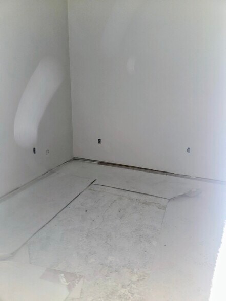 More Photos Of 415 W Janeaux St, Lewistown Office For Sale