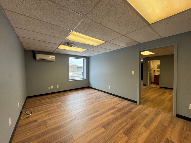 More Photos Of 245 Middle Island Rd, Medford Warehouse For Lease