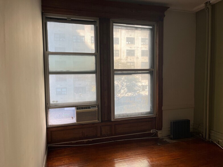 More Photos Of 201 E 16th St, New York Office For Lease