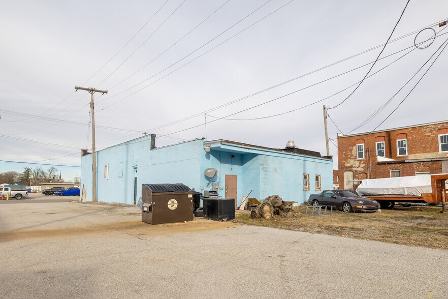 More Photos Of 111 W Union St, Goodland General Retail For Sale