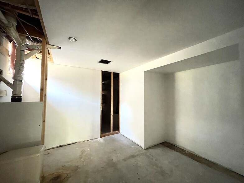 More Photos Of 205 Brooklea Dr, Fayetteville Office Residential For Sale