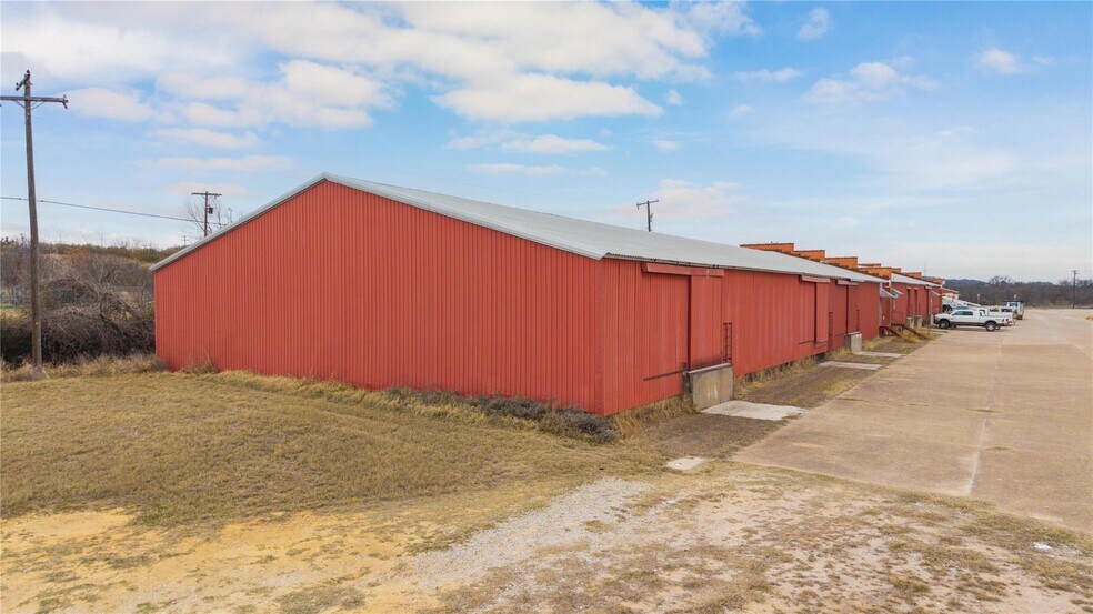 More Photos Of 1403 Blake Dr, Brownwood Warehouse For Sale