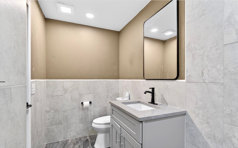 More Photos Of 236 Pondella Rd, North Fort Myers Auto Repair For Sale