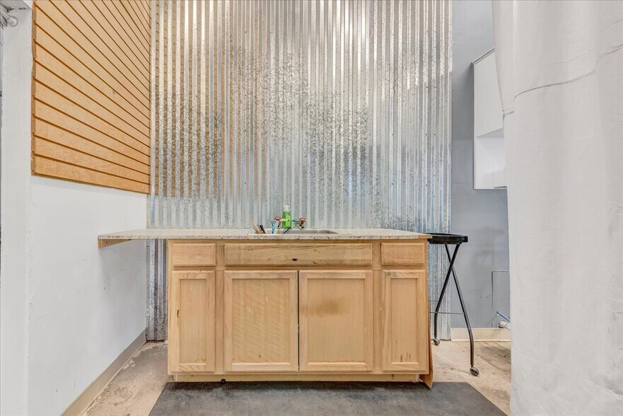 More Photos Of 2230 S Division St, Guthrie Storefront Retail Office For Lease