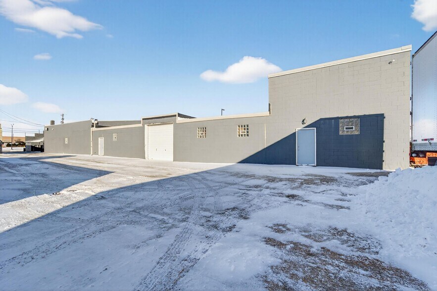 More Photos Of 2200 S Miller Pky, Milwaukee Distribution For Sale