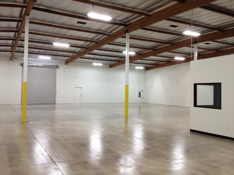 More Photos Of 160-162 E Freedom Ave, Anaheim Warehouse For Lease